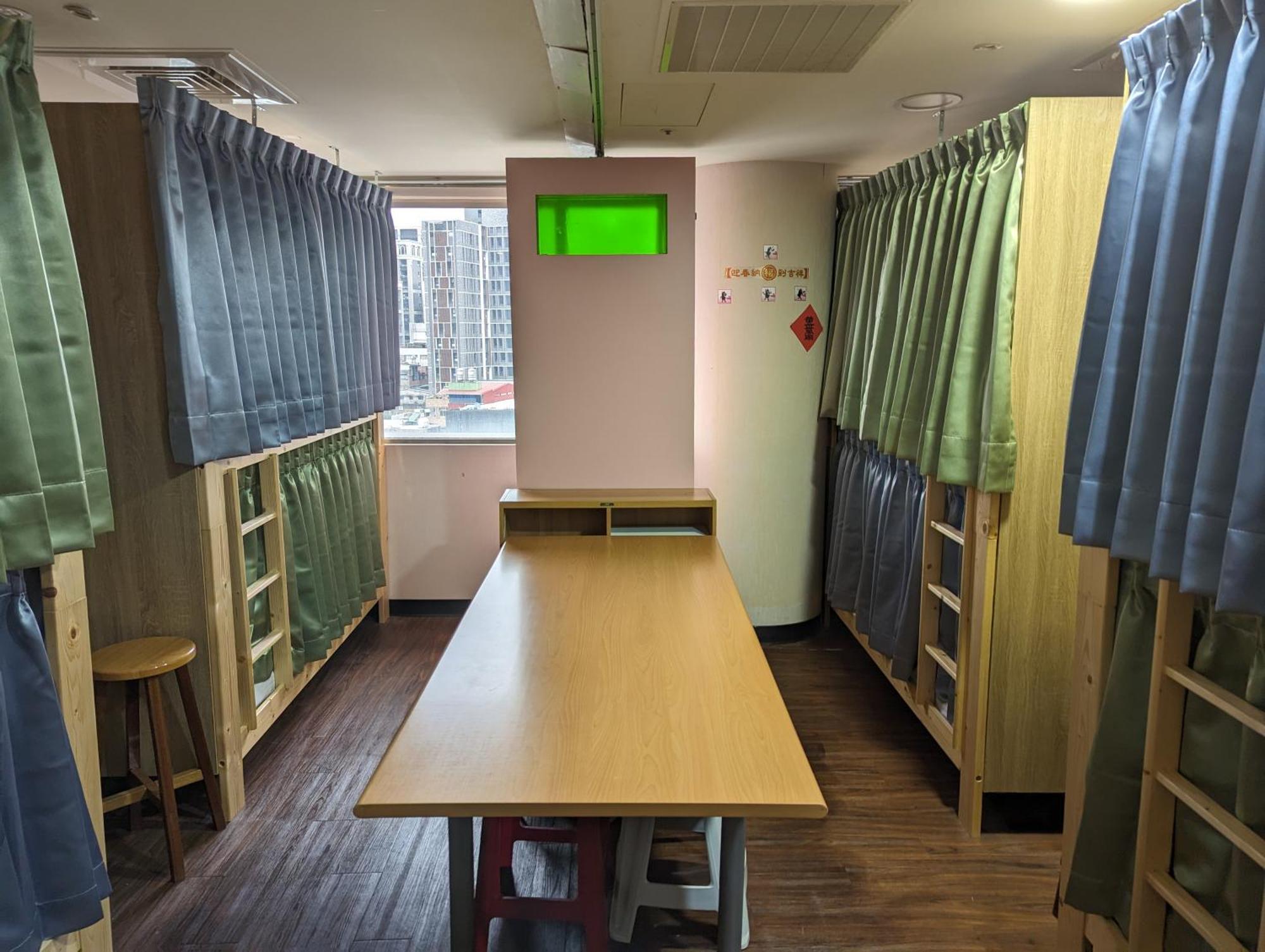 Hey Bear Capsule Hotel Taipei Dış mekan fotoğraf